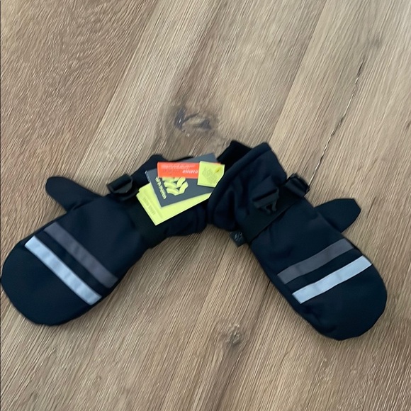 Brand New all in motion Black Snow Sport Mittens (price/pair; multiple sizes av) - Picture 2 of 11